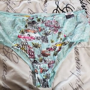Nwt 18/20 mid waist cheeky Cacique panty